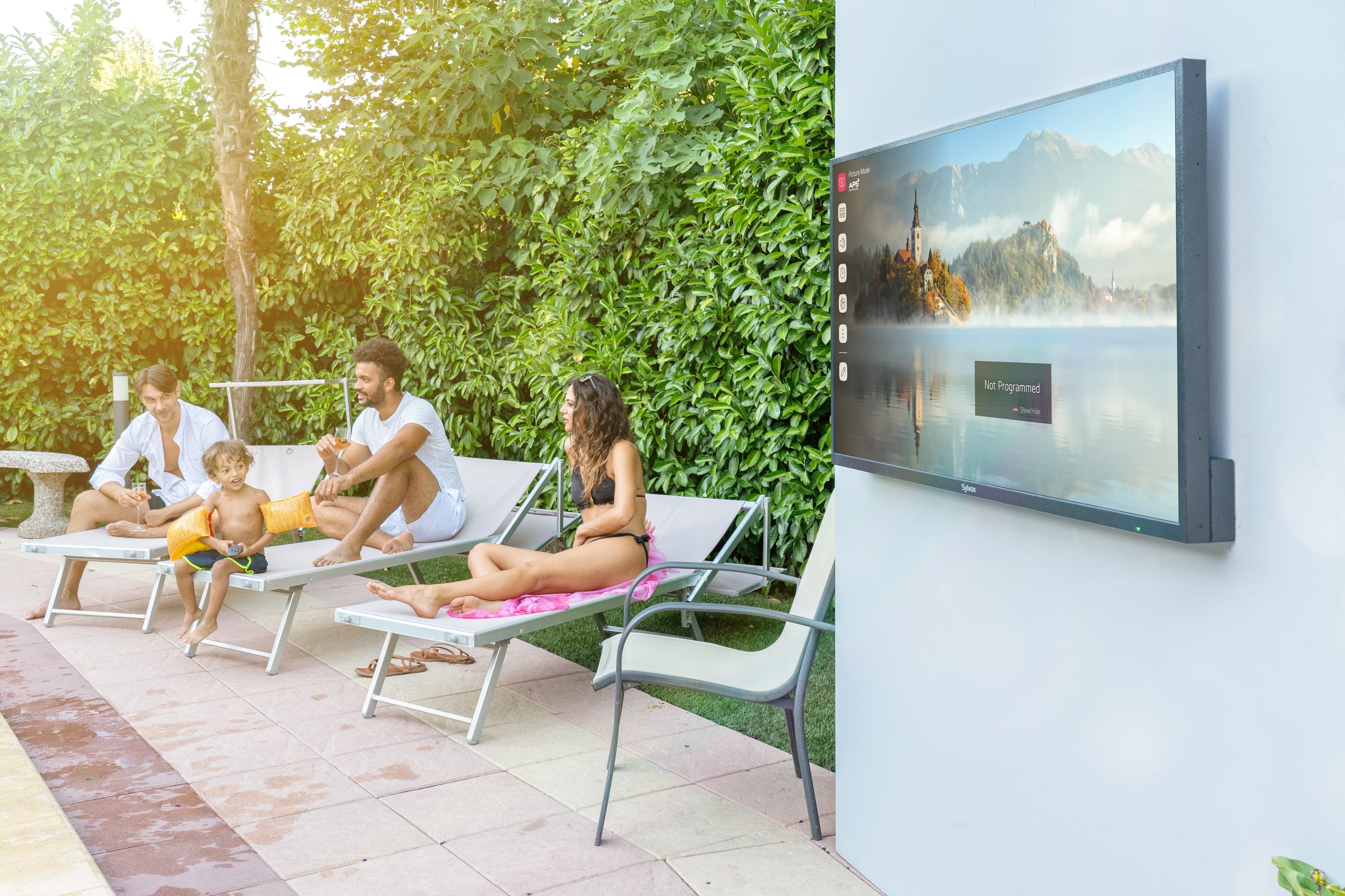 Sylvox Frameless Outdoor TV: Rugged, Stylish Entertainment for Any Outdoor Space